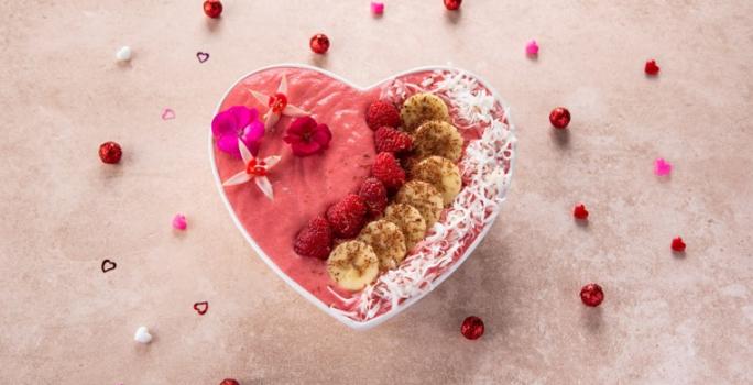 VALENTINE'S BOWL preparada con Alimento a Base de Avena CARNATION® CLAVEL®