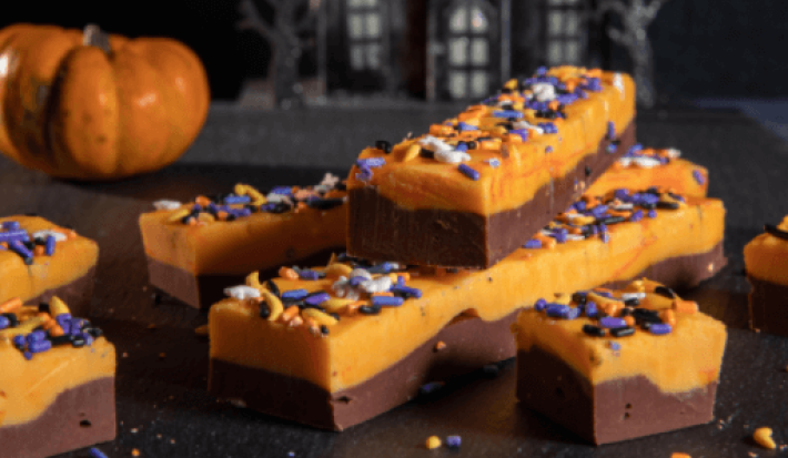 Tableta de dulce de azúcar de naranja y chocolate de Halloween Tableta de dulce de azúcar de naranja y chocolate de Halloween