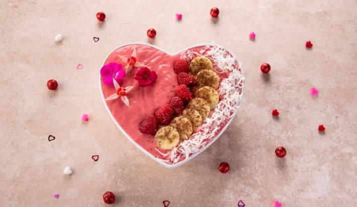 VALENTINE'S BOWL preparada con Alimento a Base de Avena CARNATION® CLAVEL®